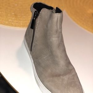 Kenneth Cole 71/2 high top sneaker shoes, worn 1x